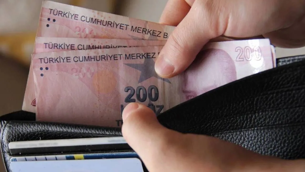 Emekliye 3 Kez Zam Yapılacağı İddiası Kulislere Bomba Gibi Düştü