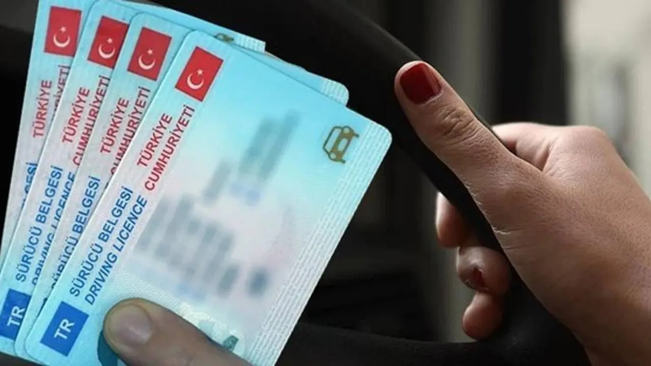 Eski Ehliyetle Yakalanırsanız Cezası Büyük, Değiştirmek İçin Süre Azaldı