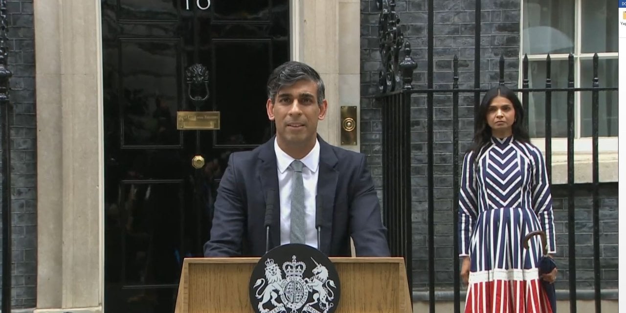 İngiltere Başbakanı İstifa Etti!