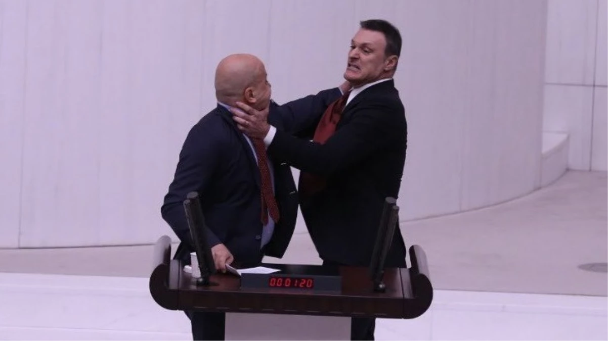 Alpay Özalan, Ahmet Şık’ı yumrukladı!