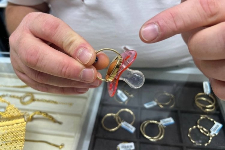 BURSA’DA BEBEKLER İÇİN EMZİK ALTIN