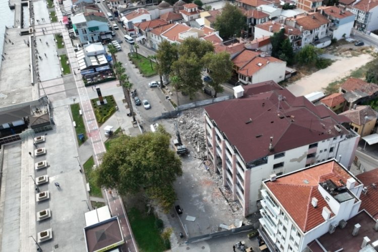 50 YILLIK BELEDİYE BİNASI İÇİN YIKIM BAŞLADI