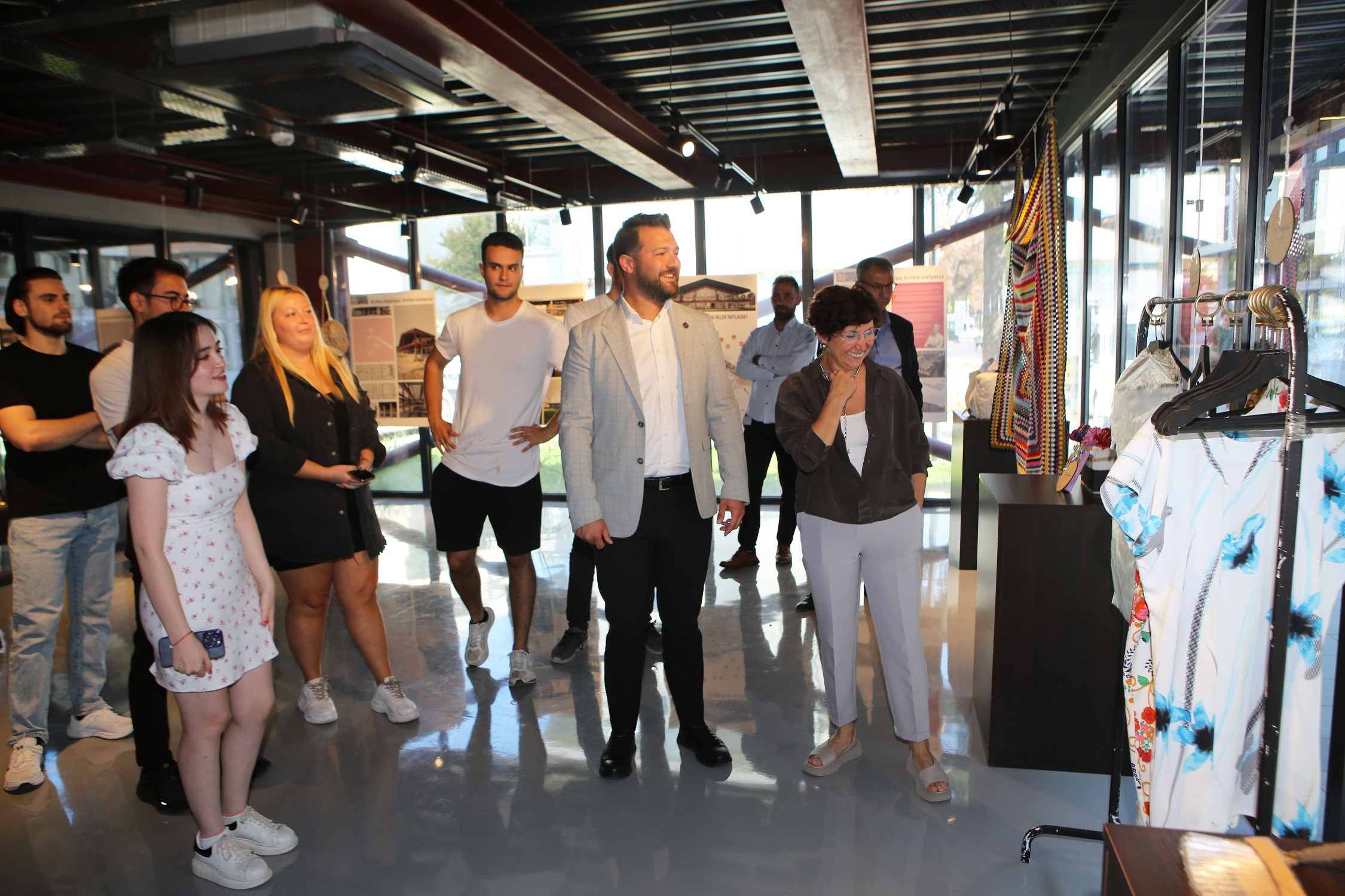 ATIKLARI SANAT ESERİNE DÖNÜŞTÜRDÜLER