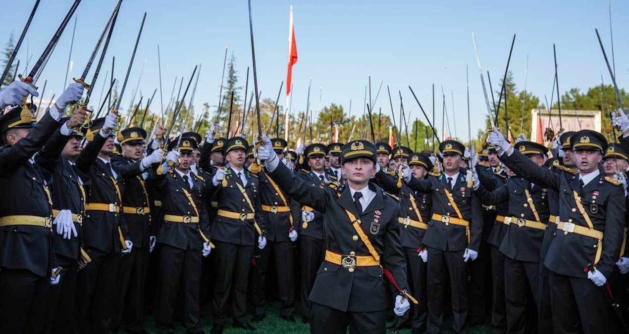 AKP ve CHP’li vekil arasında ‘teğmen’ kavgası