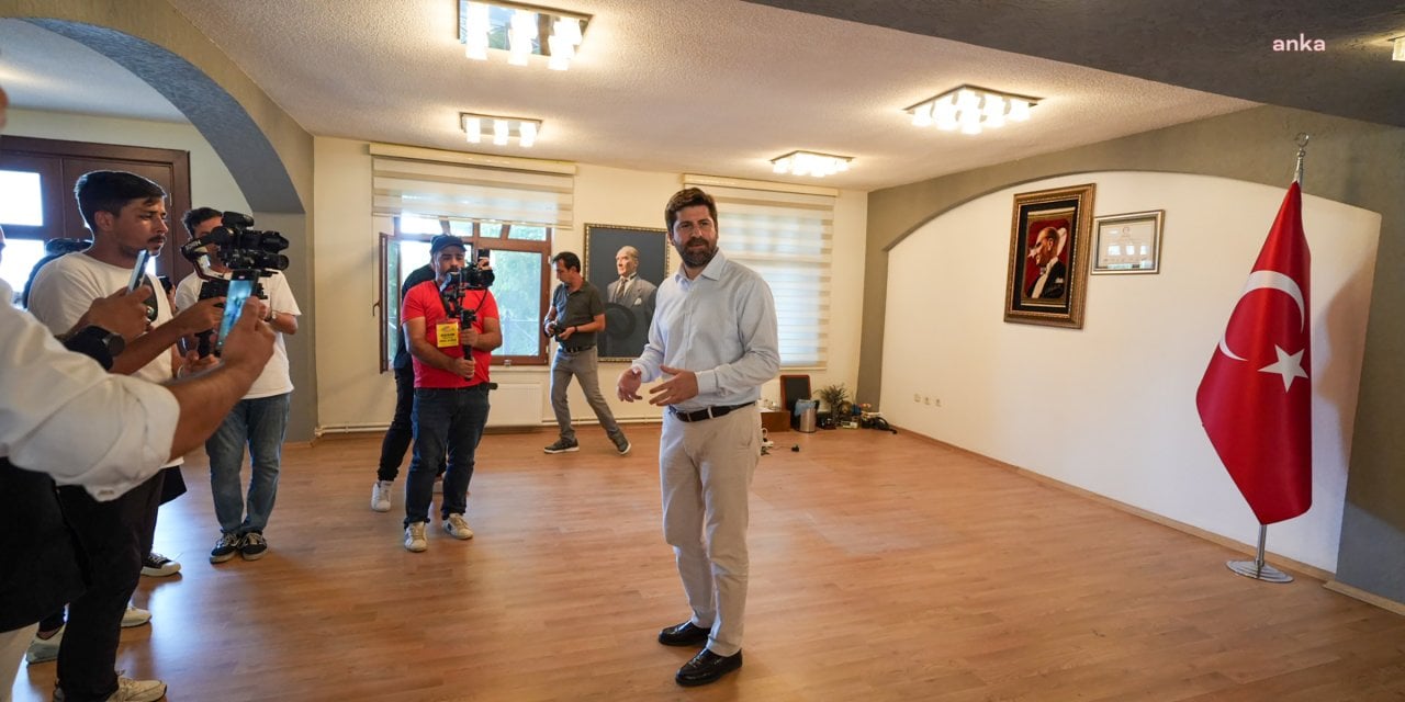 Tarsus Belediyesi’ne haciz! Makam odasını boşalttılar