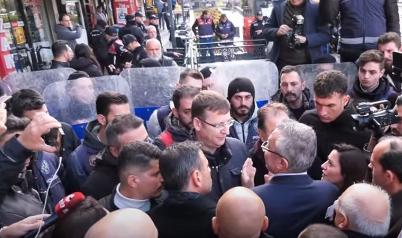 Esenyurt’ta adı konmamış OHAL