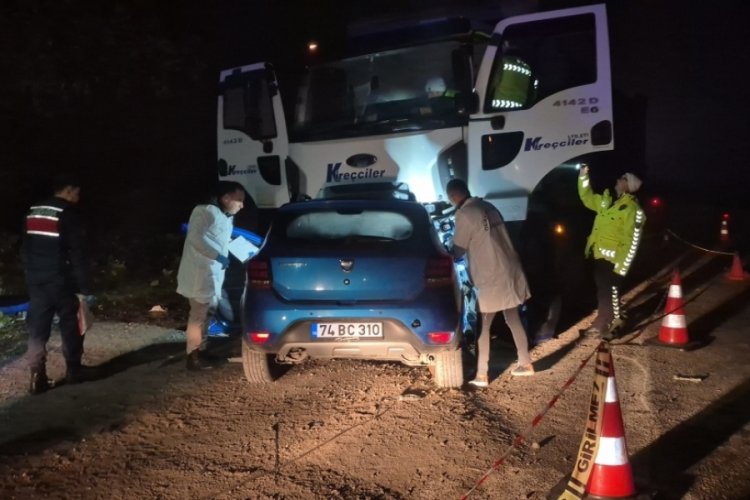 Eğlence dönüşü yarıştılar: 5 ölü