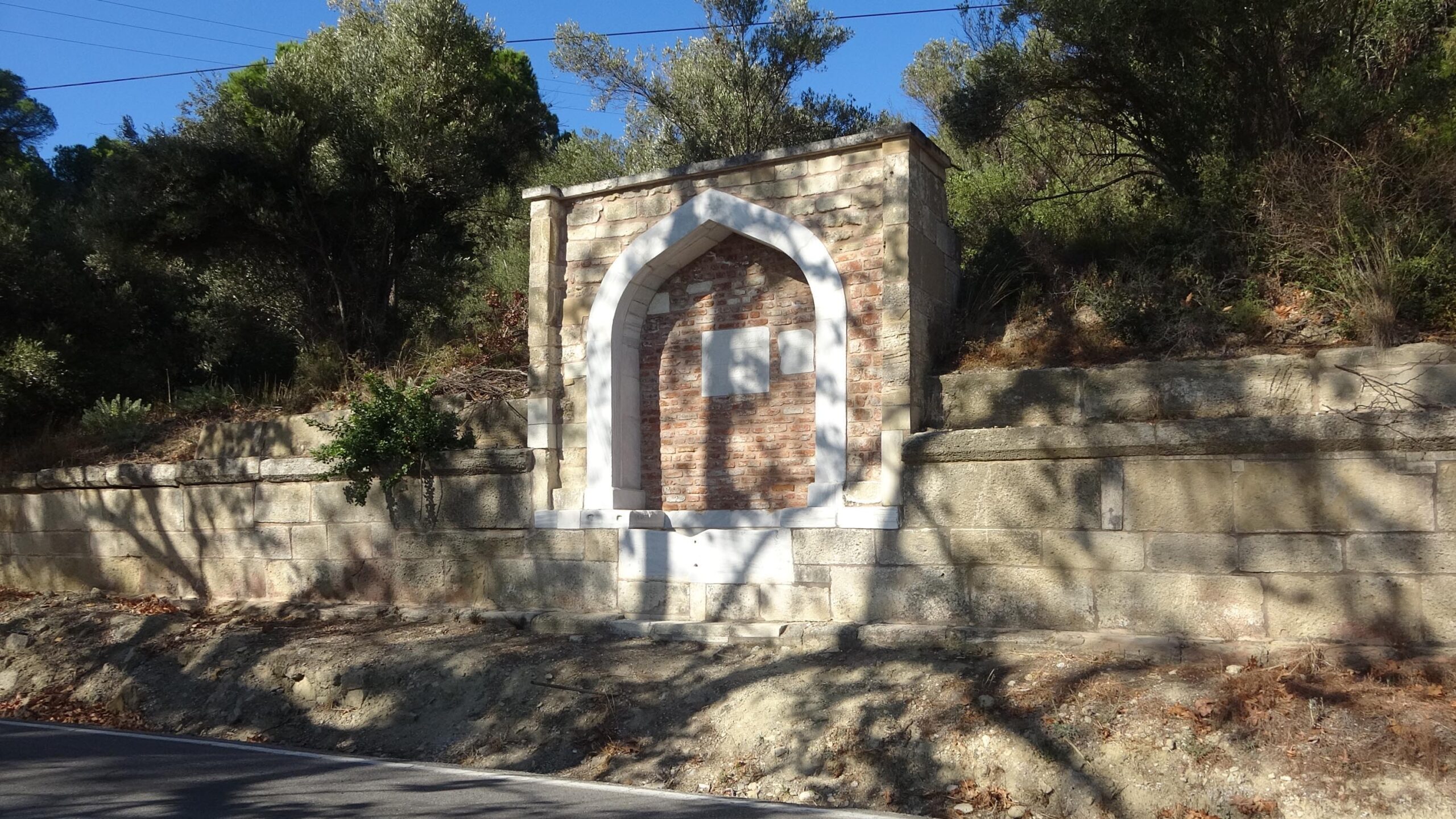 Osmanlı Döneminden kalan çeşme dönemin izlerini taşıyor