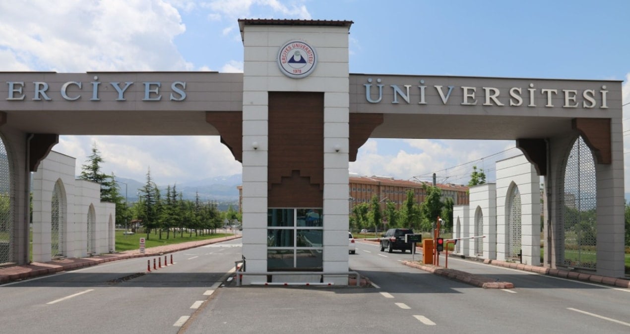 Üniversitede ‘pes’ dedirten ilan: Bari ismini yazsaydınız!