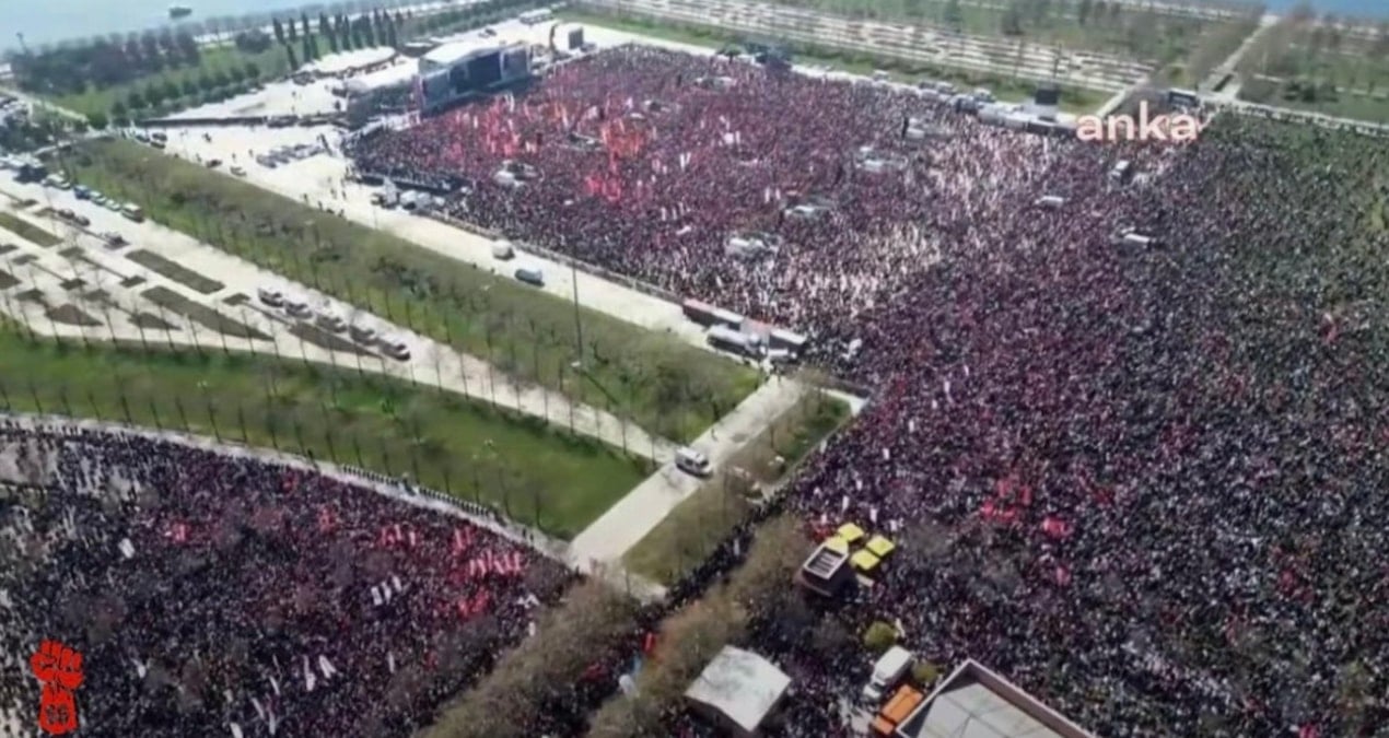 Saat 14:00’te merkez medyanın görmediği kalabalık