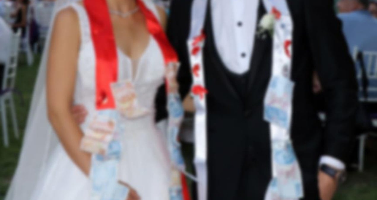 Düğünde takılan takılar kime ait?