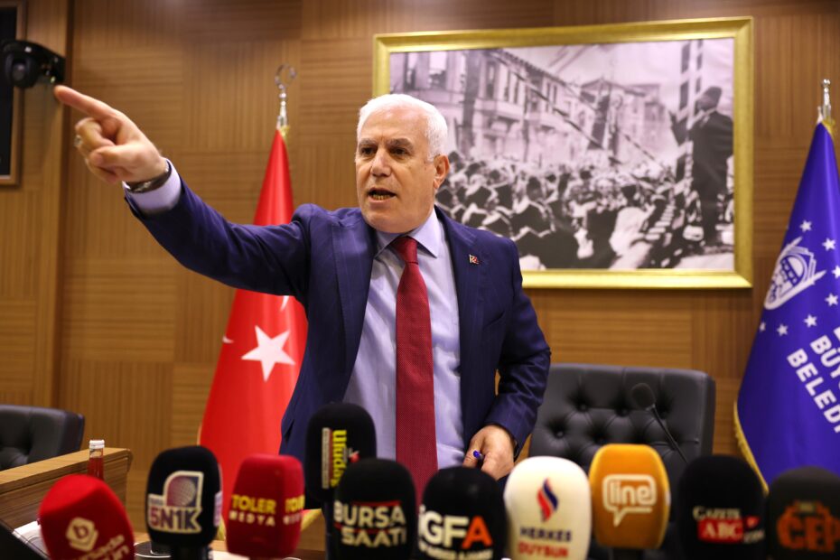 Mustafa Bozbey’den Büyükşehir Meclisi’ndeki hakaret ve saldırıya kınama