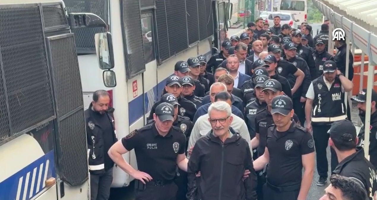 CHP’li belediyelere yönelik gözaltı görüntülerine AKP’li isimden itiraz geldi