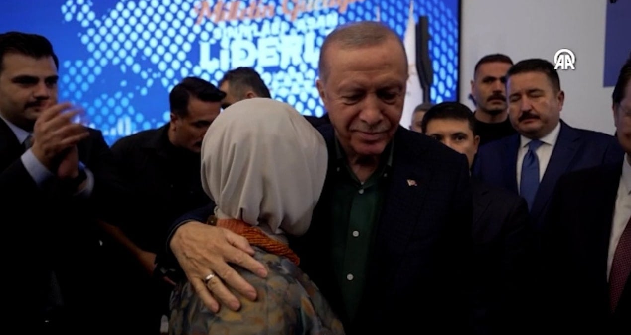 Erdoğan’ın konuşması sonrası Emine Erdoğan gözyaşlarını tutamadı