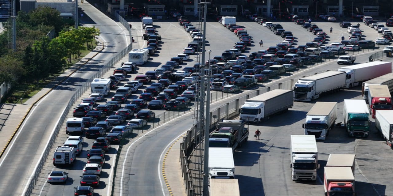 Akın akın gidiyorlar!