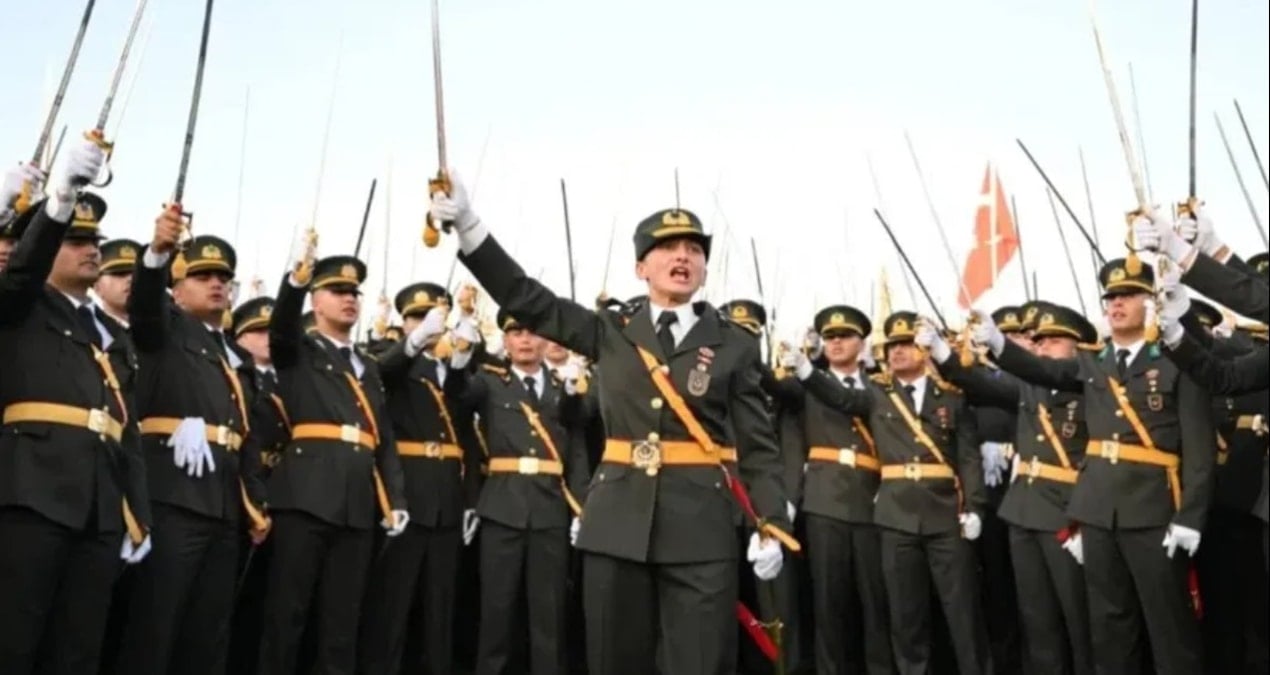 Harp okullarının mezuniyet töreninde ‘Atatürkçü teğmenler’ alarmı