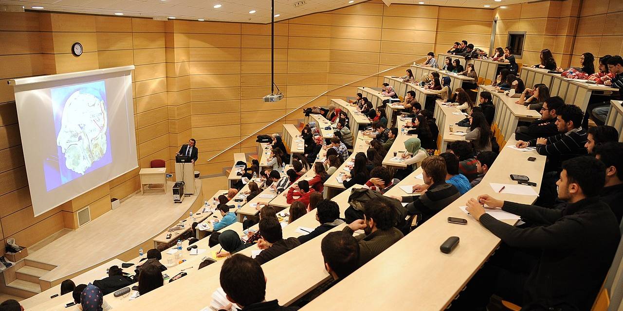 Vakıf üniversiteleri çakıldı: Binlerce kontenjan boş kaldı