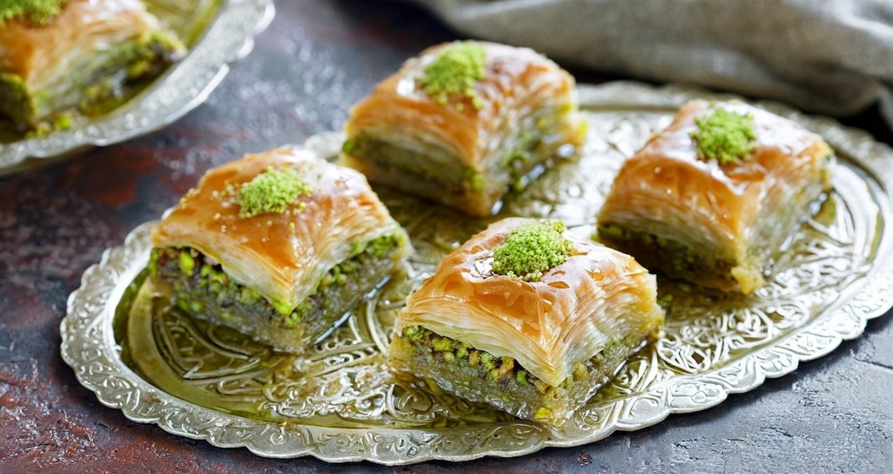 Ünlü tatlıcı baklava diye boya yedirmiş