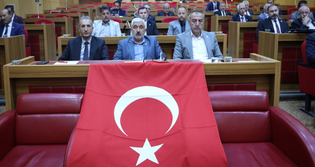 AKP ve ortağı BBP arasında “Biji Serok Apo” tartışması