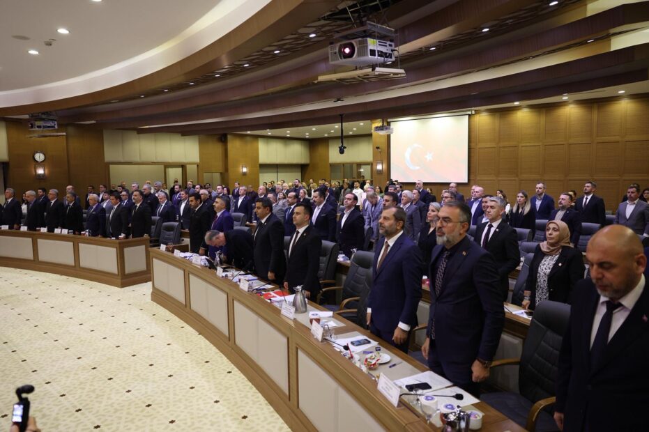 Bursa Büyükşehir Meclisi’nde şehitlere saygı duruşu