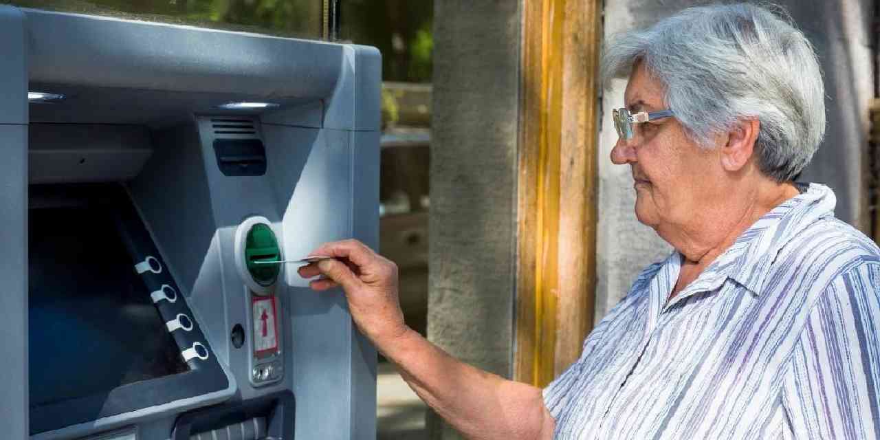 Meclis’te kabul edildi, en düşük emekli maaşı 20 bin lira oldu!