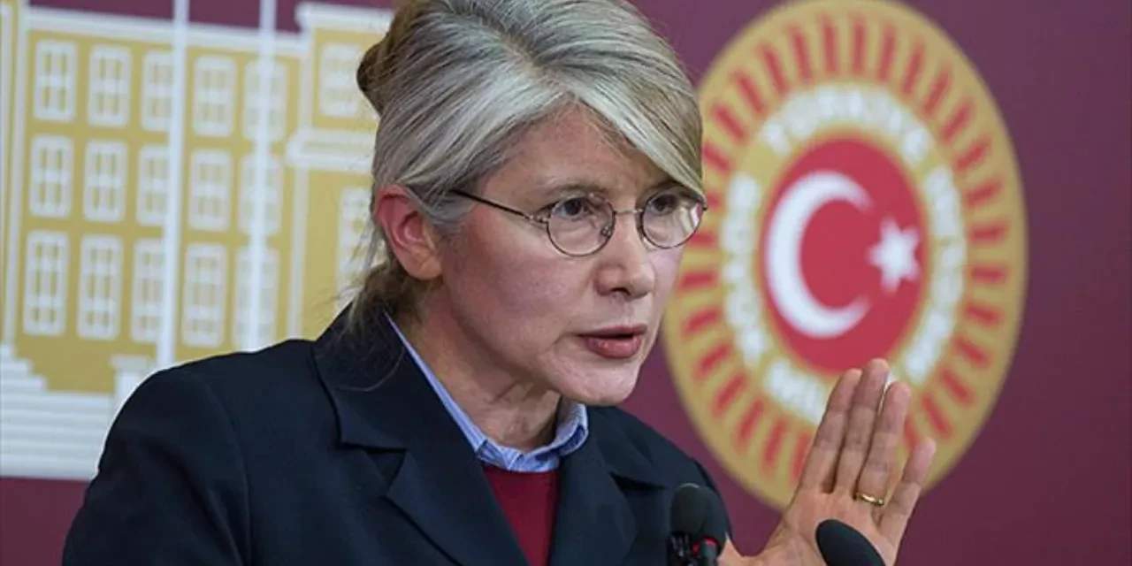 Emine Ülker Tarhan yeniden CHP’de