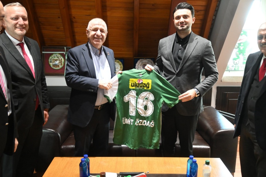 Prof. Dr. Ümit Özdağ’dan Bursaspor’a Ziyaret