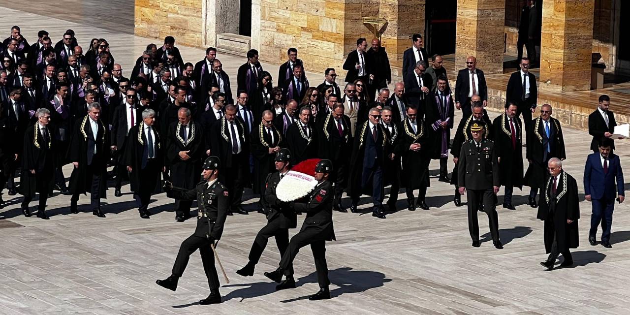 AYM’den Anıtkabir’e ziyaret