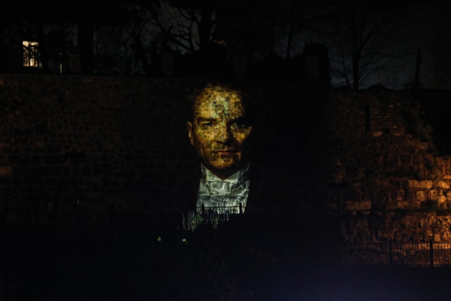 BURSA’NIN 700 YILLIK DESTANI IŞIK GÖSTERİSİYLE ANLATILDI