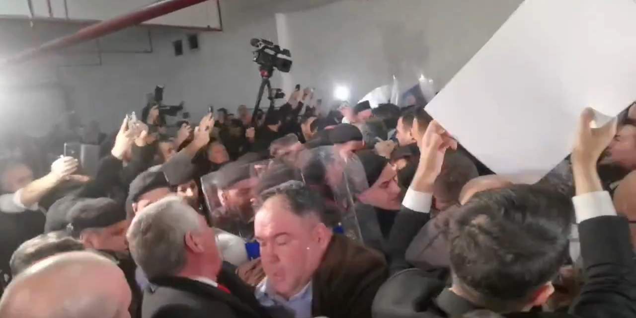 CHP’li Zeybek Bursa’daki polis müdahalesini paylaştı