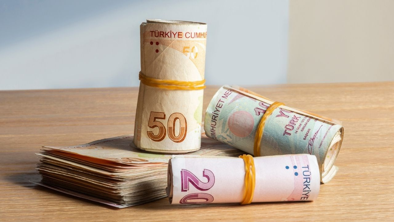 Halk parayı cebine koymadan onlara verdi
