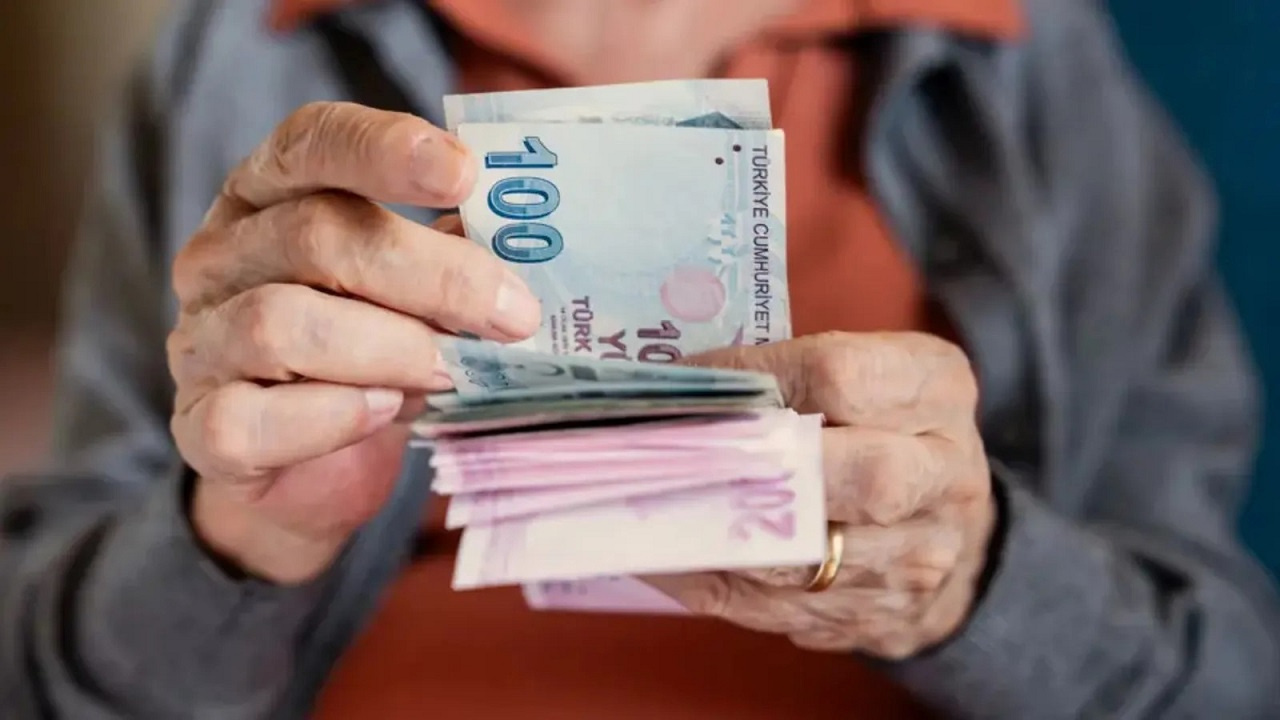 Emekli aylığı farkları yarın yatacak!