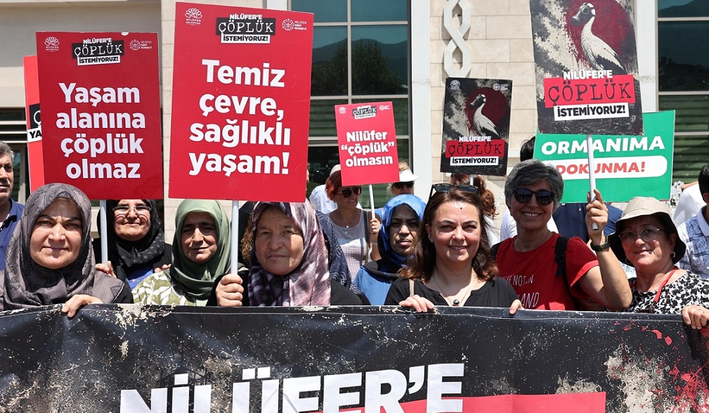 Katı atık tesisine karşı 5 binden fazla imza Büyükşehir’e teslim edildi