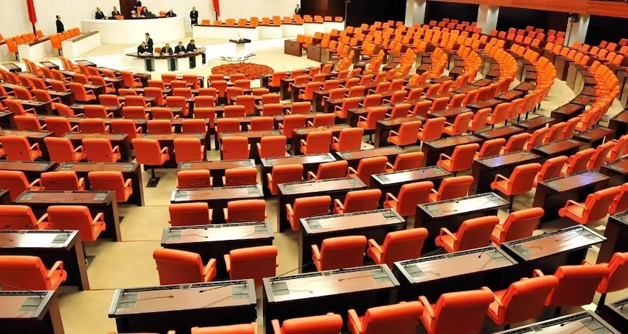 AKP çerçeve yasa için toplandı