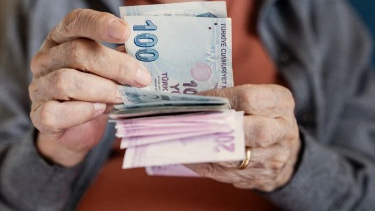 Emekli maaşını 2 katına çıkaracak kararı beklemeye başladı