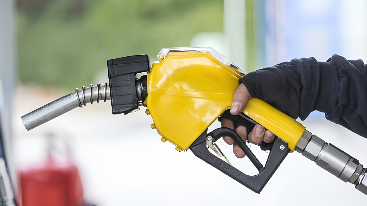 Petrol fiyatları geriledi, sürücüyü sevindirecek haber geldi!