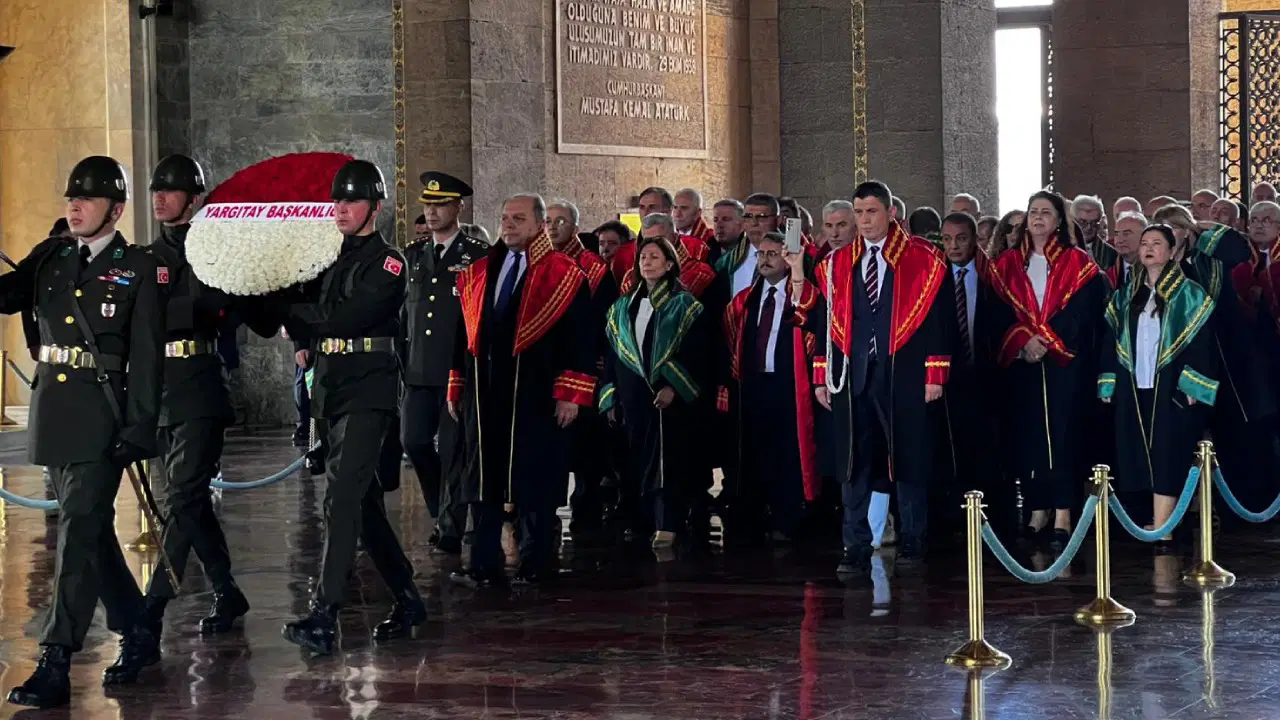 Yeni adli yıl başladı: Yargıtay üyelerinden Anıtkabir’e ziyaret